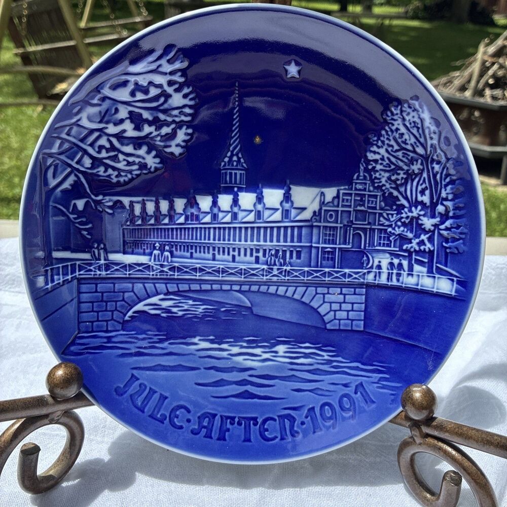 BING AND GRONDAHL 1991  Plate Jule-After COPENHAGEN STOCK EXCHANGE AT CHRISTMAS